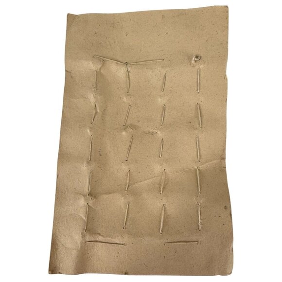 VTG Mode Red Buttons Hand Painted Floral Design On Original Card Czechoslovakia - Picture 3 of 4